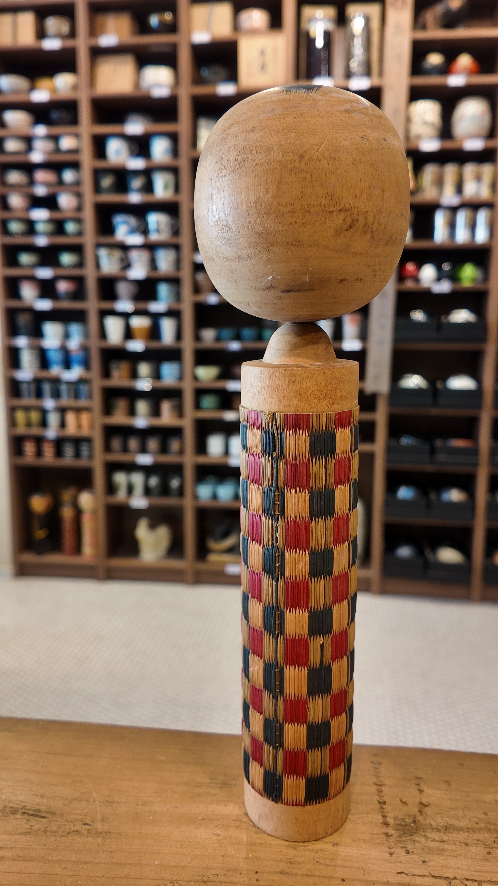 Poupée Kokeshi Vintage Japonaise – Artisanat Traditionnel – Objet Décoratif Japon – Cadeau Unique – Bois Peint Main
